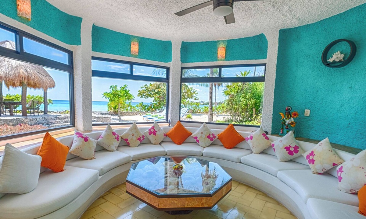 Akumal House | Timeless Oceanfront Villa with Pool in North Akumal