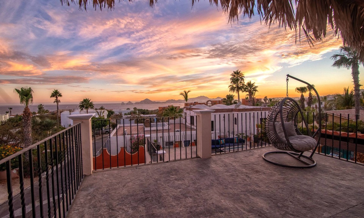 Cabo Bello House | Traditional Mexican styled villa with spectacular views of Cabo´s famous arch