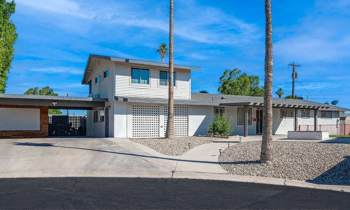 Yuma Apartment | Tranquil Oasis centrally located and close to the Hospital, parks, and food.