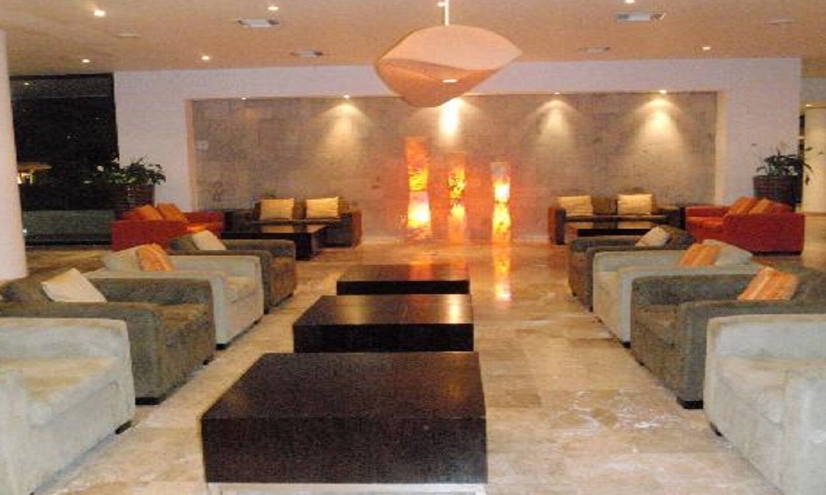 Cerritos Resort | TROPICAL PARADISE AT THE PRESTIGIOUS MAYAN PALACE