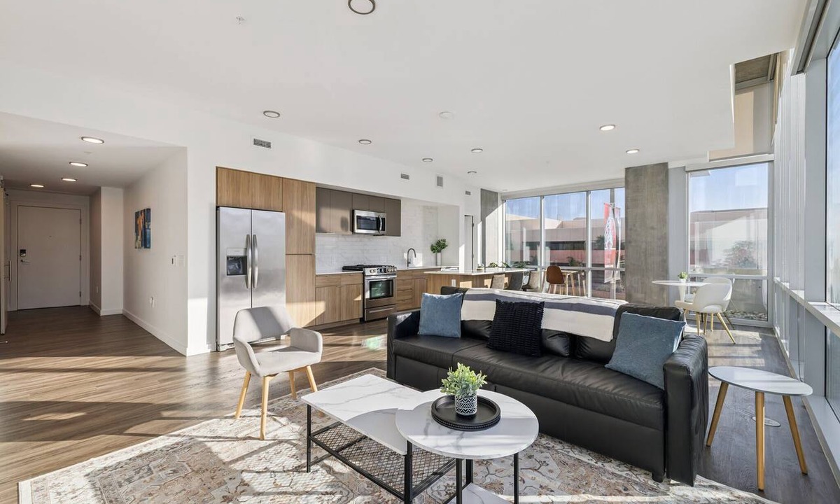 Downtown Phoenix Apartment | TWO CozySuites Adeline - 4BR