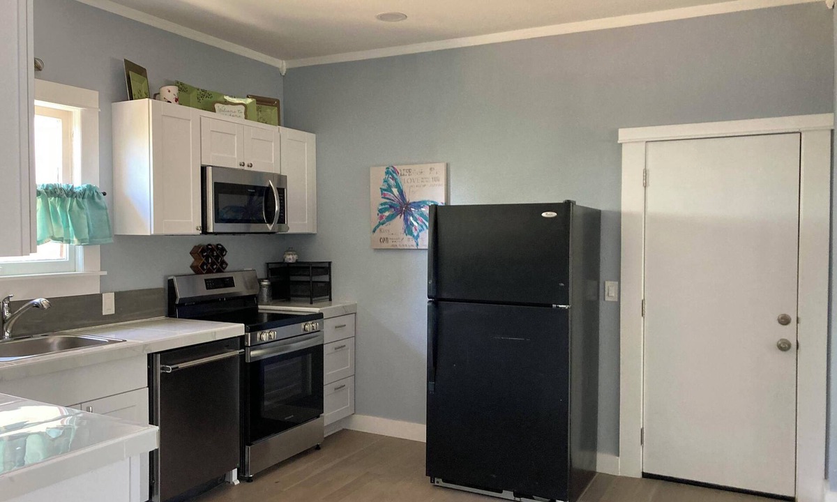 Globe Apartment | Unit 3 - Turquoise - Pinal Creek East - Wifi - central location