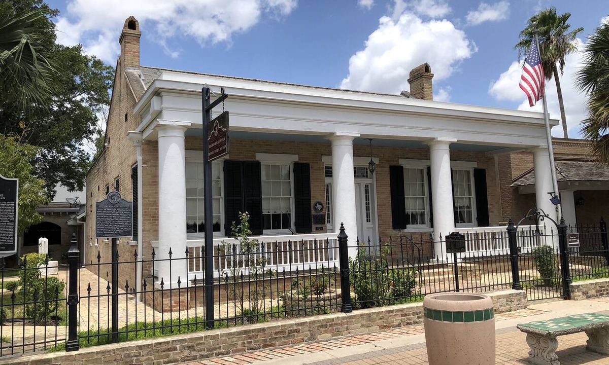 Brownsville Hotel | University Inn & Suites