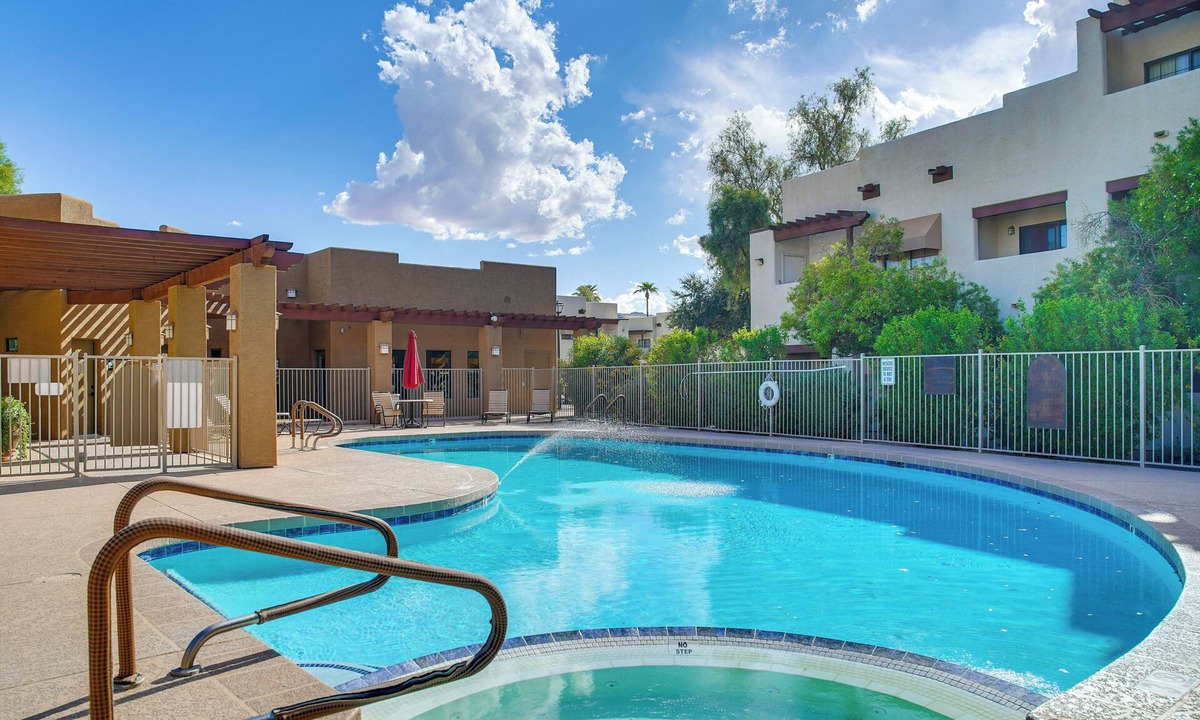 South Mountain Condo | Unwind Poolside! Condo 1 Mi to South Mountain Park