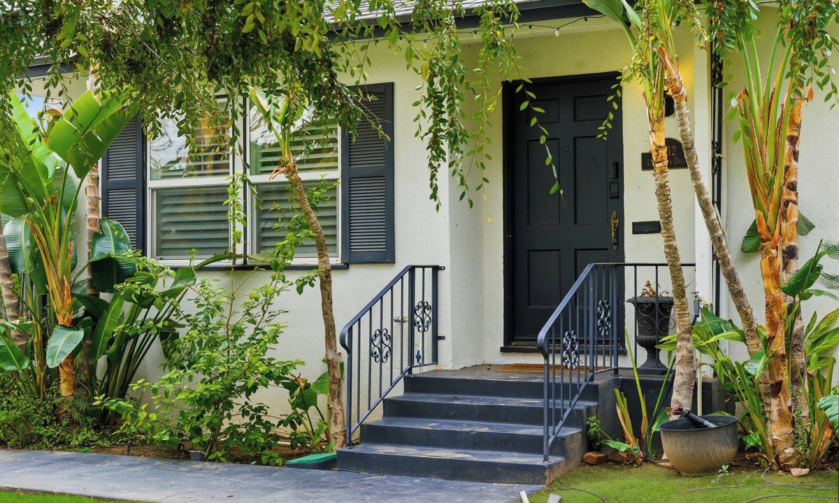 Bakersfield House | Upscale, tranquil, modern oasis: Amazing pool and spa