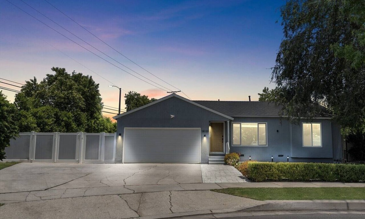 Encino House | UPSCALE & UPGRADED 3BR HOUSE in ENCINO with GARAGE & LARGE FENCED YARD/PATIO p84