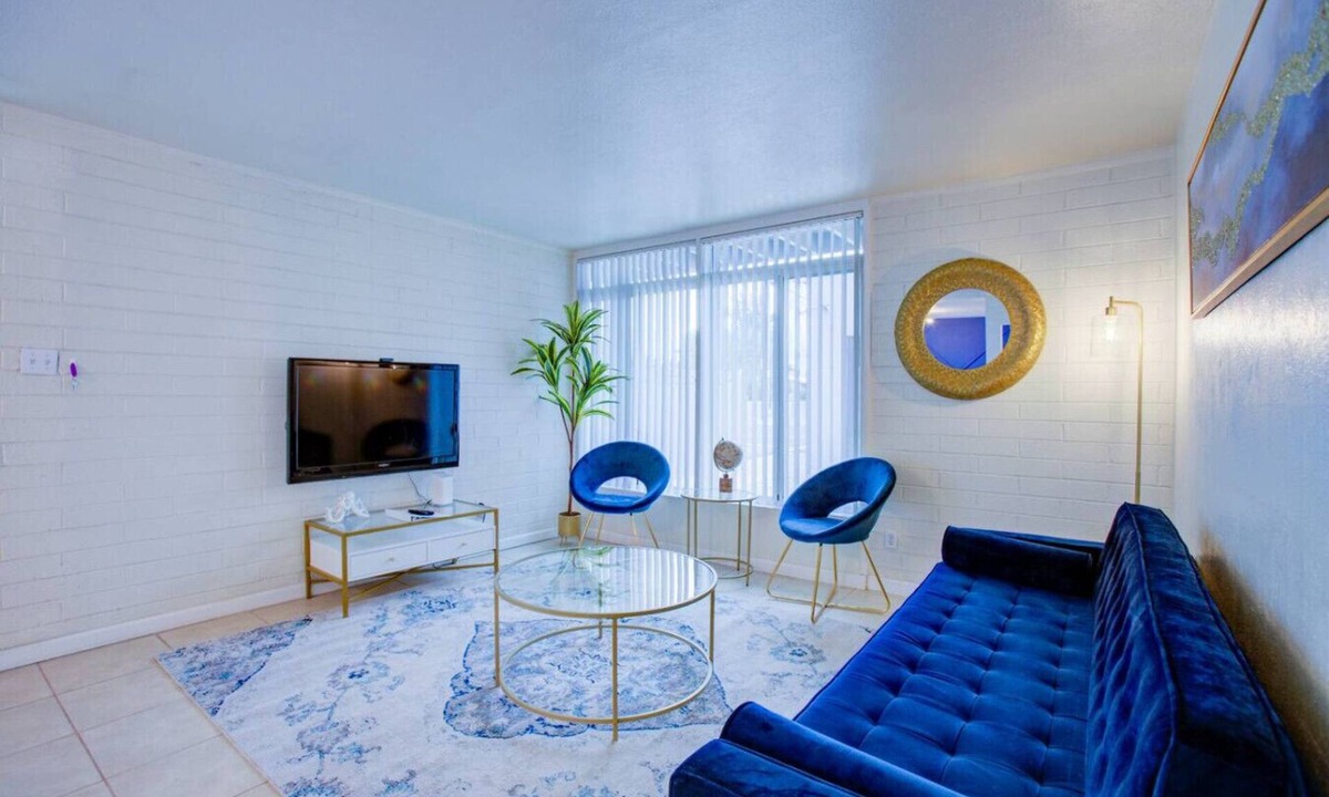 Camelback East Apartment | Uptown 1 bedroom with pool