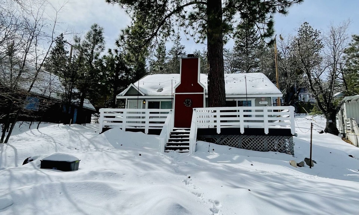 Arrowbear Lake Cabin | Romantic Winter Escape with Mountain Views