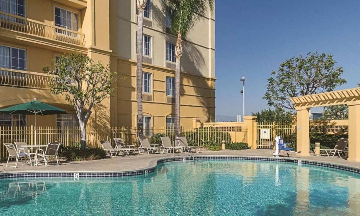 Guasti House | Vacation Day Is Always A Great Idea! Pet-friendly Unit. Close to Victoria Garden