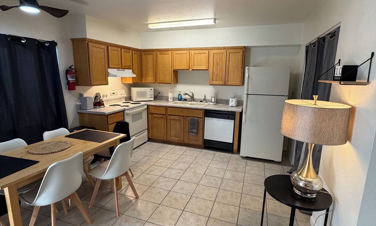 Villa De Paz House | Vacation Home Cute 3 bed 1 bath with PLENTY OF PARKING. Cardinals Stadium