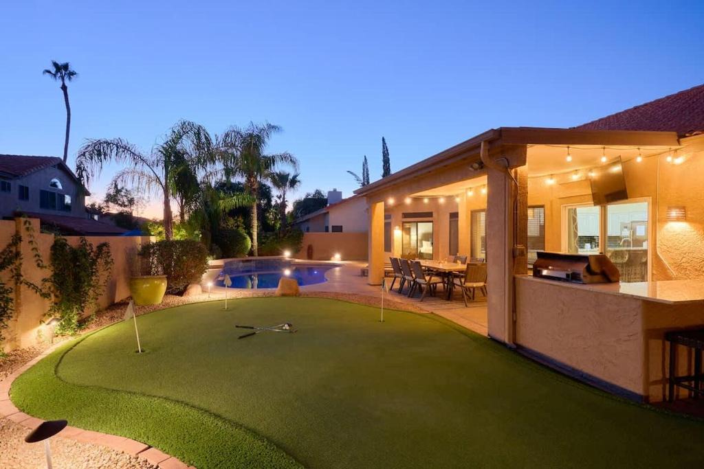 Paradise Park Vista House | Valletta-Sparkling Pool-Game Room-Putting Green