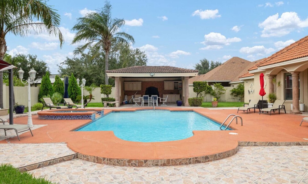 Mission House | Valley Gateaway! Pool House