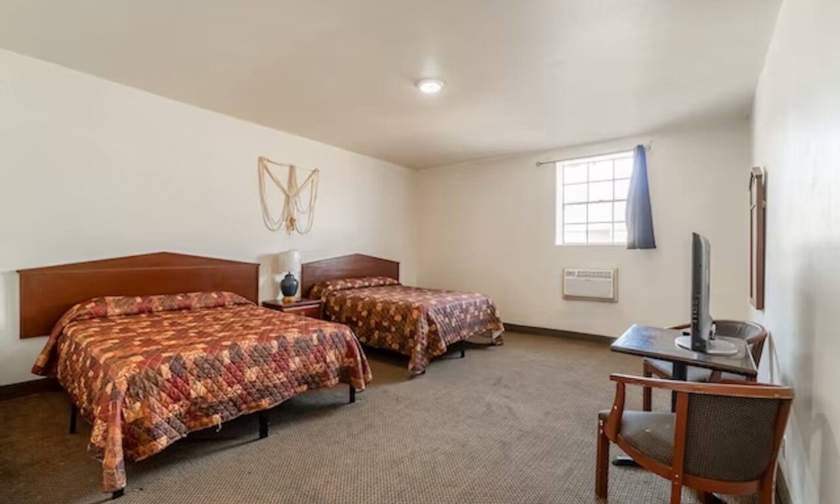 Brownsville Hotel | Value Stay close to Downtown Brownsville Attractions - 4 Relaxing Rooms
