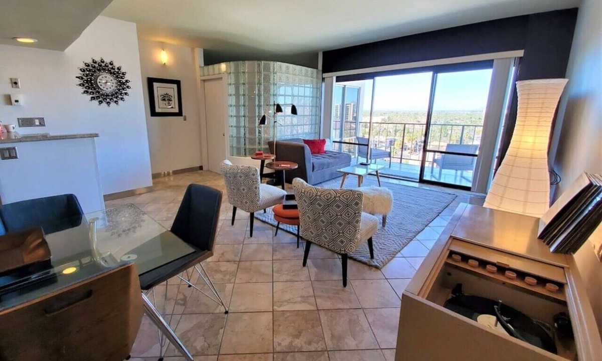 Roosevelt Condo | Viewtastic!