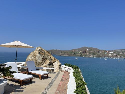 Zihuatanejo Bed & Breakfast | Villa de La Roca
