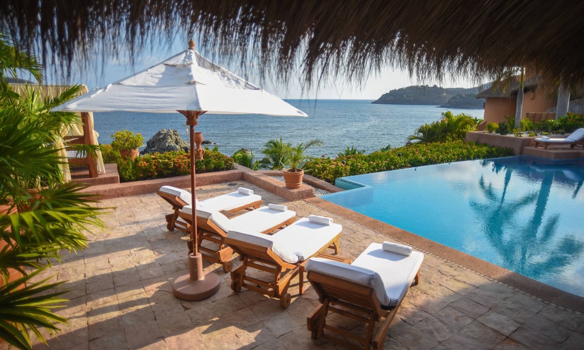 Zihuatanejo Villa | Villa El Ensueño by La Casa Que Canta