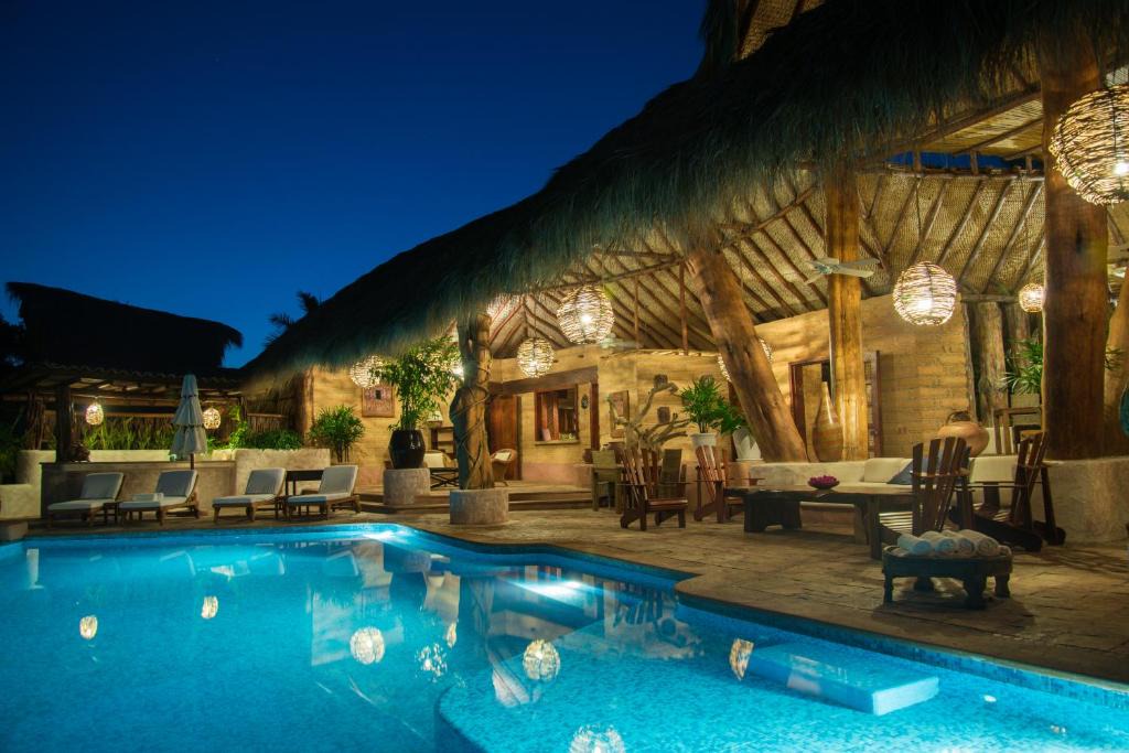 Zihuatanejo Villa | Villa El Ensueño by La Casa Que Canta