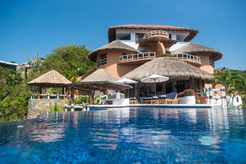 Zihuatanejo Villa | Villa El Murmullo by La Casa Que Canta