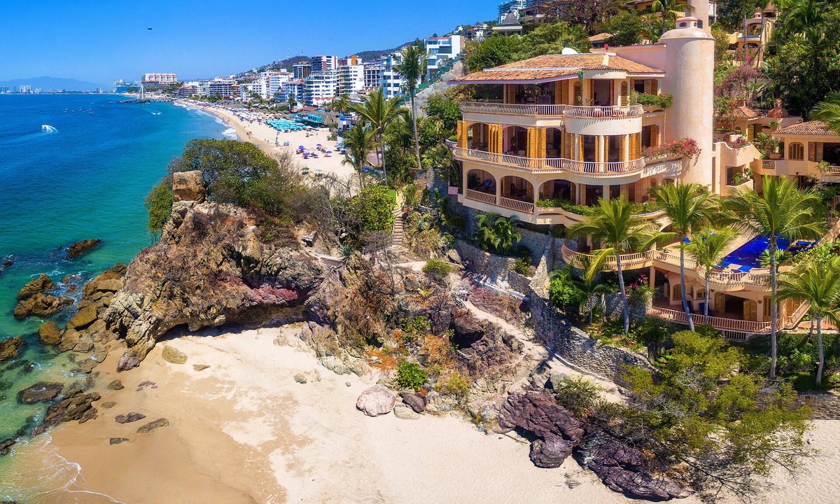 Amapas Villa | Villa Estrella Mar - 5 Star Luxury Villa - Staff - Private Pool - On the beach!