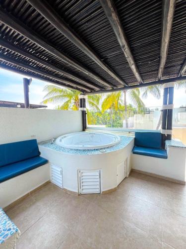 Puente del Mar Villa | Villa Veronica in Acapulco Diamante with Private Jacuzzi