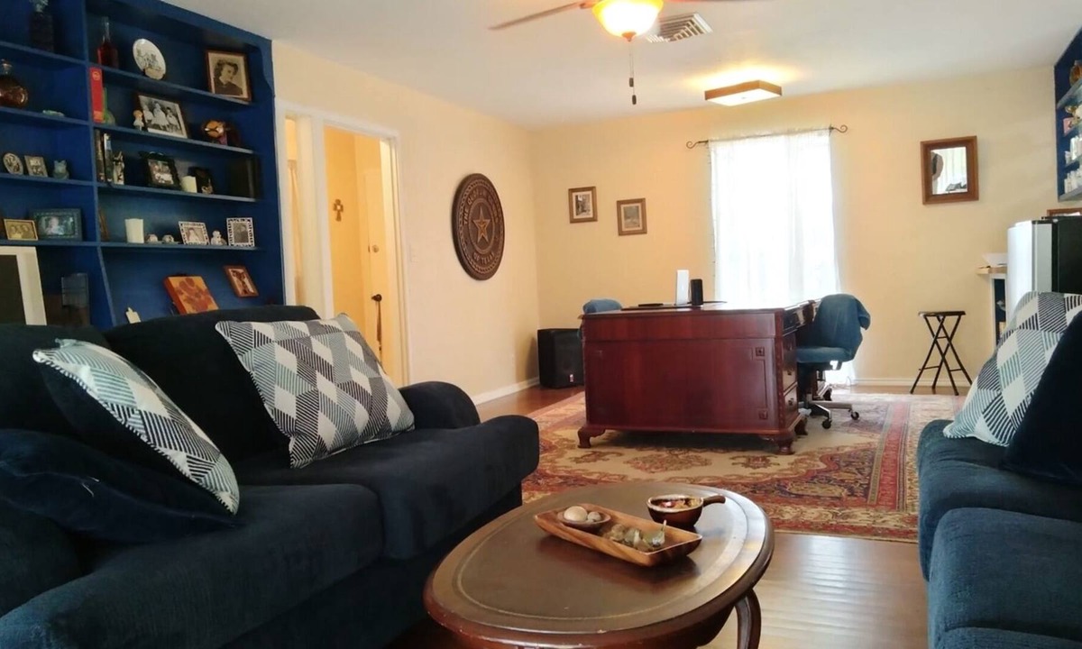 Alamo House | Visitors and Birders Love Us ...Historical Musicians Home in the Heart of