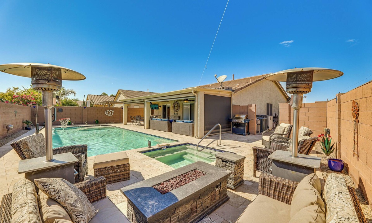 San Tan Valley House | Walk to Golf Course: Queen Creek Oasis w/Fire Pit