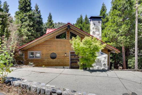 Crestline House | Walk to Lake Gregory: Family Retreat w/Patio!
