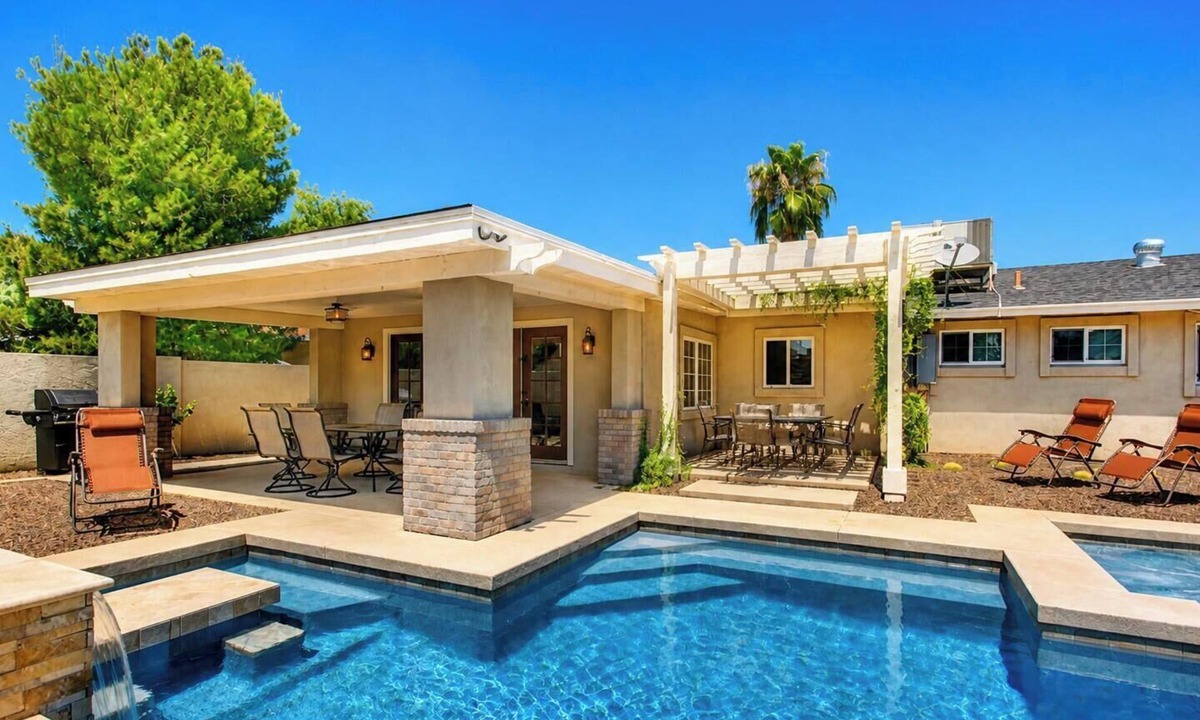 Southwest Village House | Walk to Old Town! 4BR Home + Casita w/Heated Pool & Spa