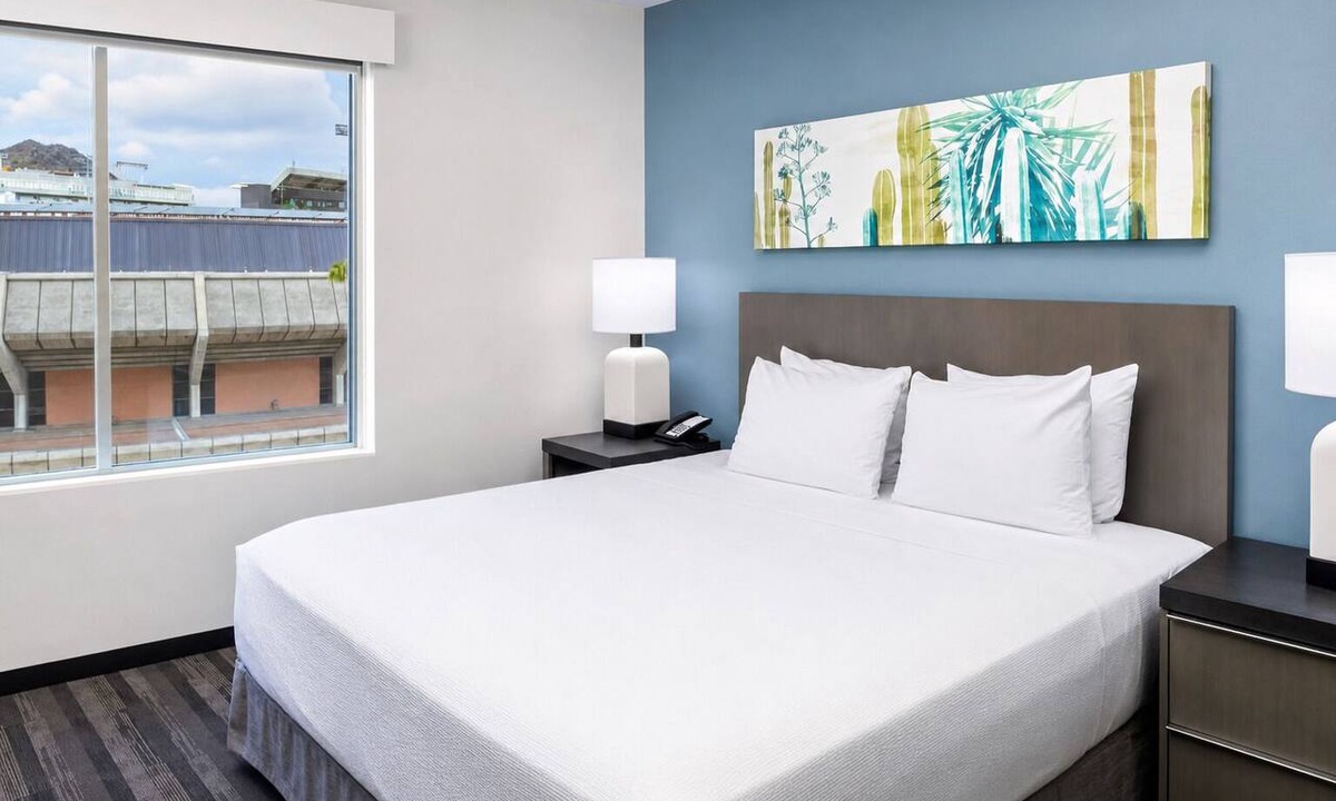 Tempe Hotel | Walkable Tempe Gem – Pool, Gym, Near Trails, | Breakfast Included