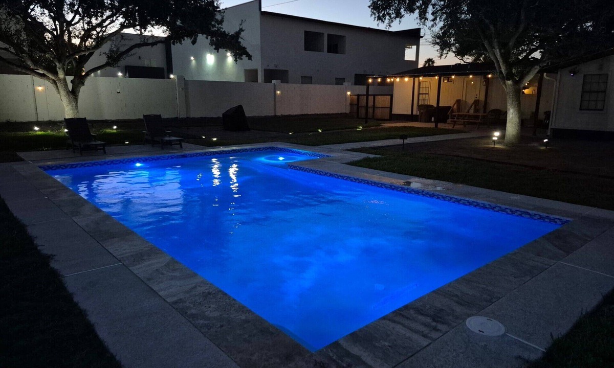 Edinburg House | Welcome to The Oak House!