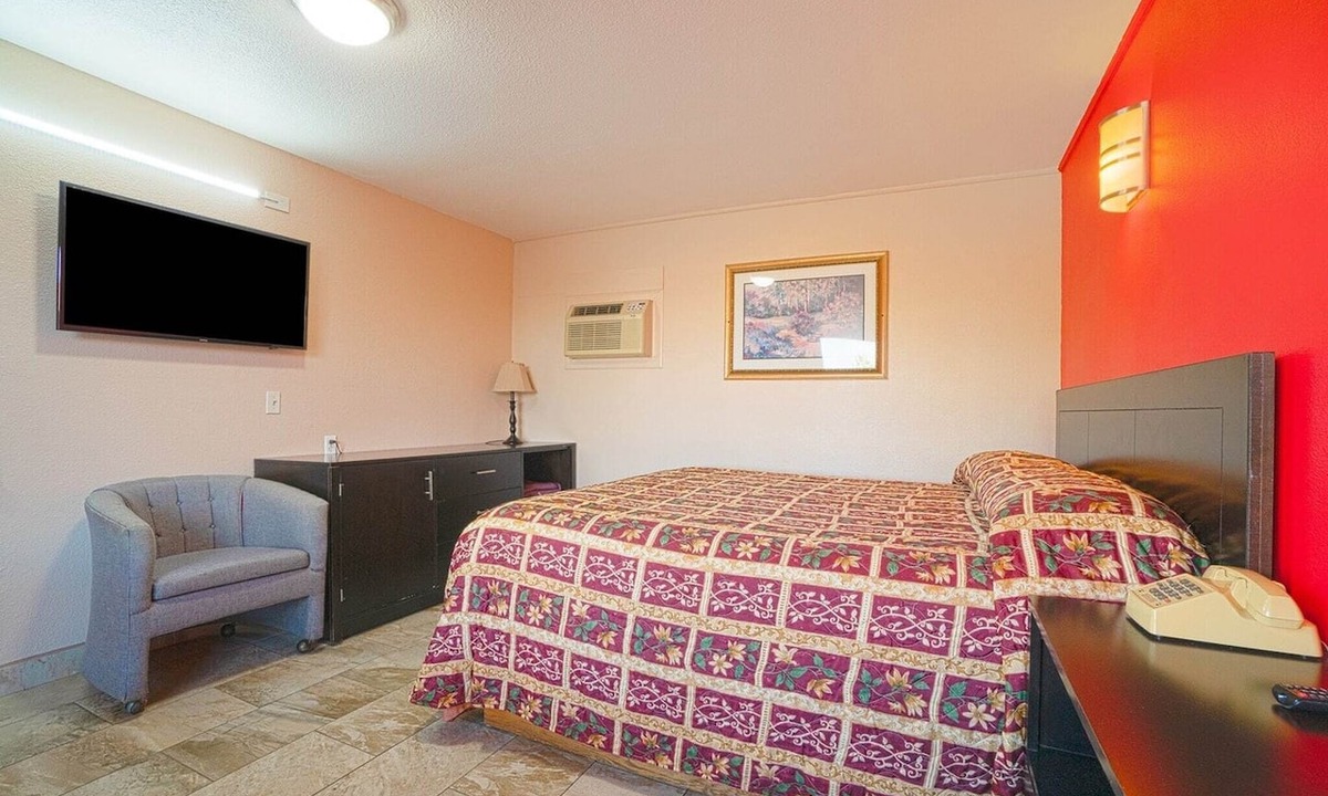 Weslaco Apartment | Weslaco TX|King Bed Smoking