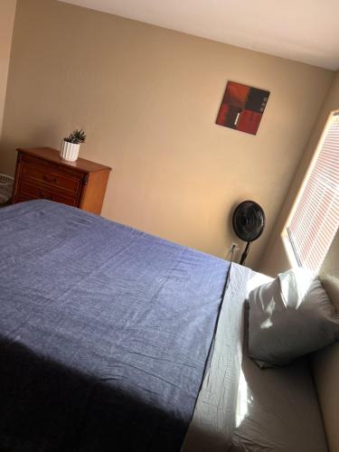 Sheely Farms House | West Valley Spacious Room 2 94th