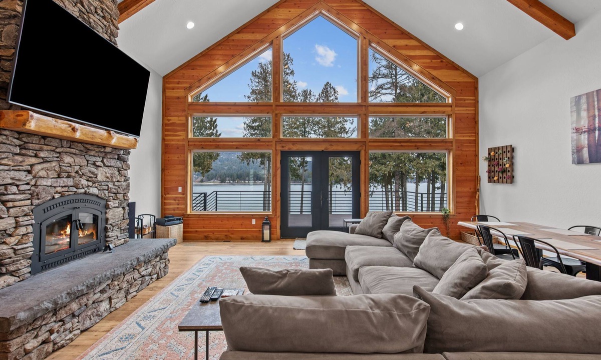 Priest River House | Willow Bay - Riverfront Retreat with Dock & AC