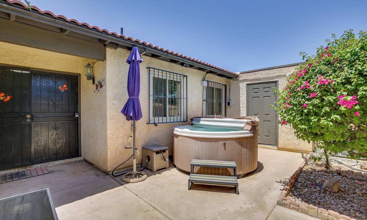 Vista Del Valle Condo | Work & Play in Yuma: Central Condo w/Pool Access