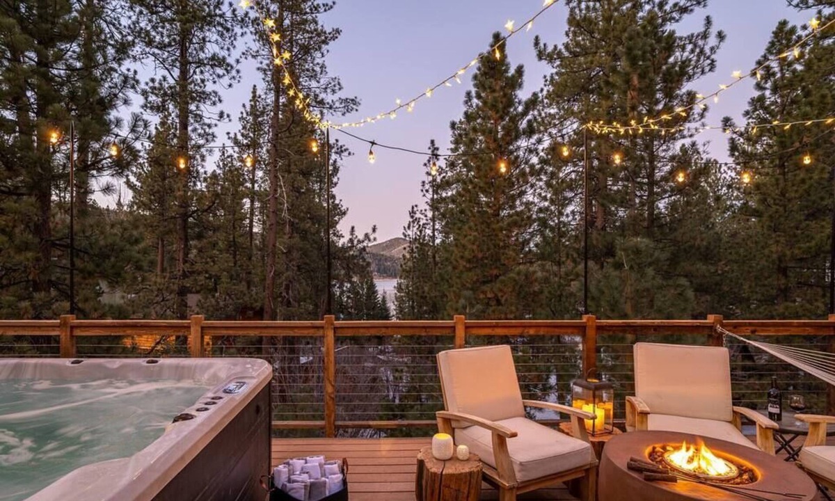 Boulder Bay Cabin | Wow! Starry Treehouse Cabin w/Lake Views, Hot Tub, Private Sledding Hill
