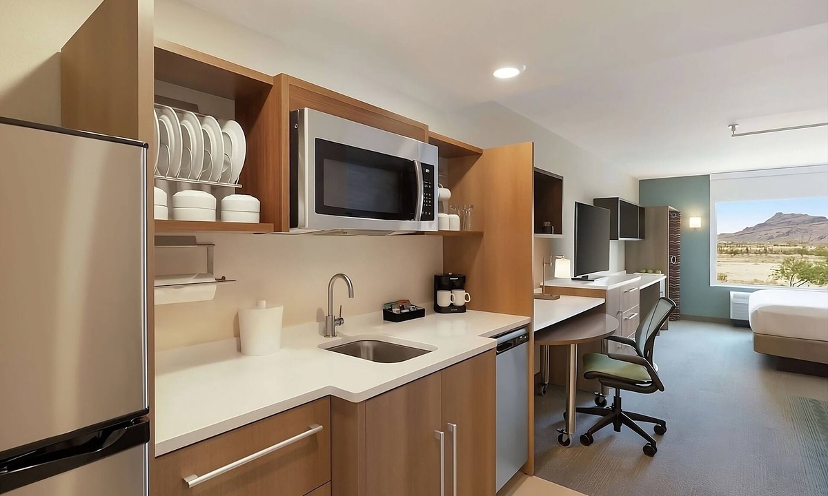 East Mesa Hotel | Your Home Away from Home! Free Breakfast, Pool, Free Parking, Pets Allowed!