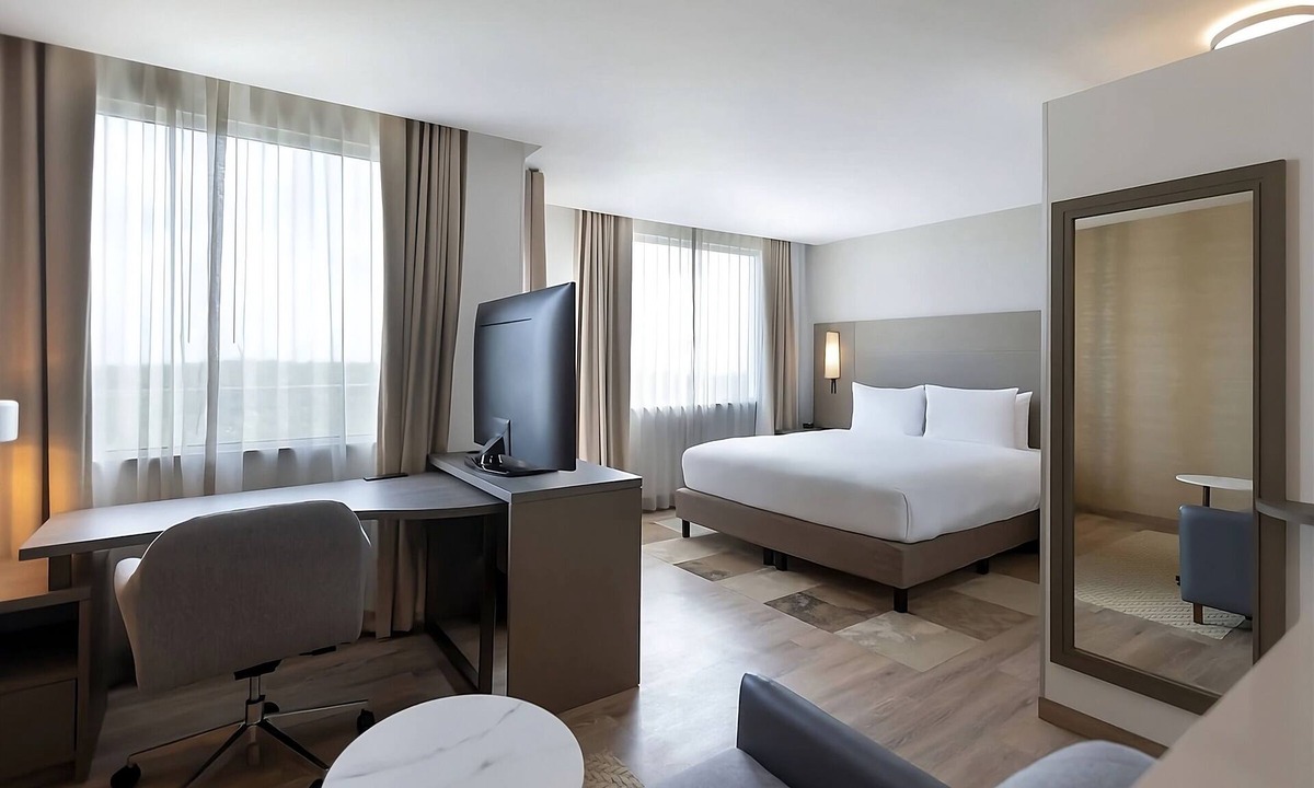 Playacar Hotel | Your Home Away From Home! Outdoor Pool, Free Parking and Breakfast!