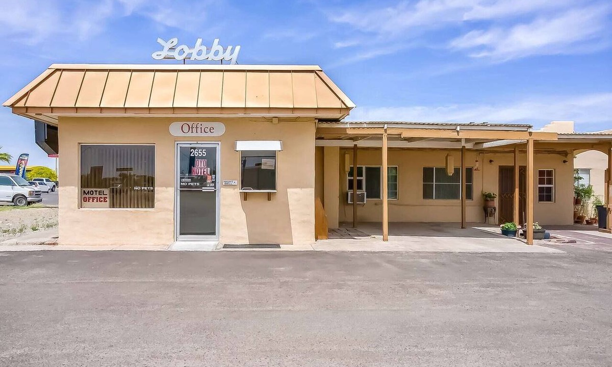 Yuma Apartment | Yuma AZ | 3 Queen Bed