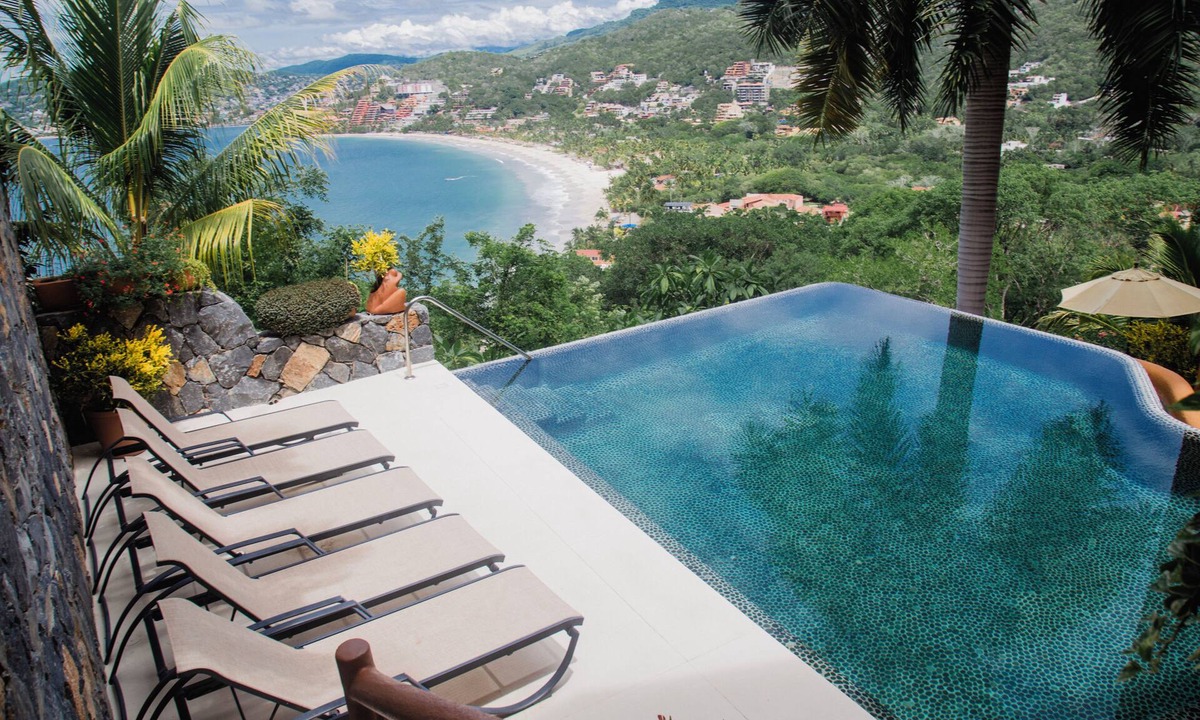 Playa Las Gatas Condo | Zihua Vista Bay Principal: Stunning La Ropa Views, Infinity Pool & Gourmet Kitch