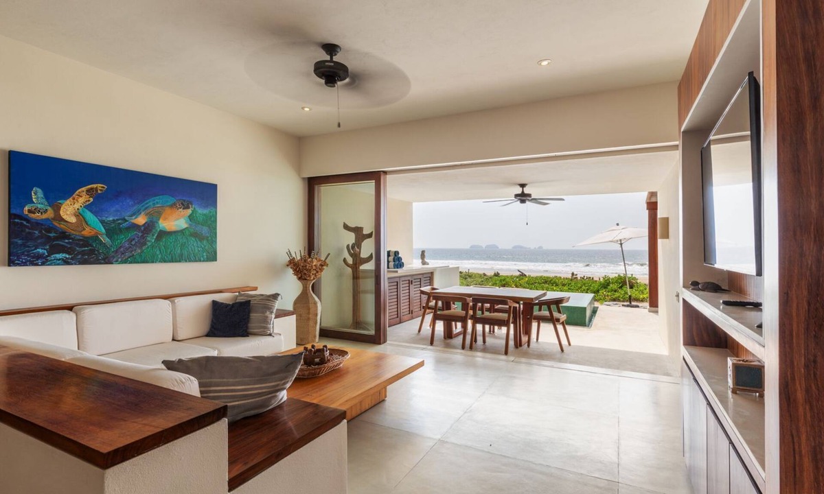 Dario Galeana Villa | Zihuatanejo 3BR Stylish Villa w/Beach Access