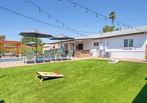1 Mile to Old Town Scottsdale + Pool + Pergola + Fast WIFI