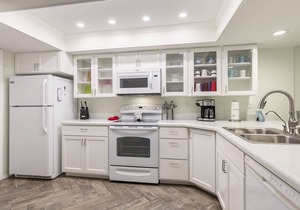 Beachfront Bliss at Edgewater! Breath-taking Ocean Views, Pool & Hot Tub - Walk to Everything!