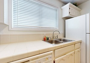 Charming Condo at The Dolphins w/3 Patios, Pool & Hot Tub - 1 Block to Gulf