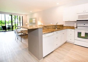 Chic Minimalist Condo with Swimming Pool, Hot Tub, and Beach Club Access