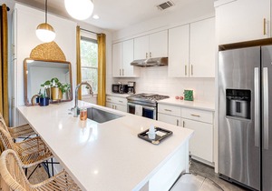 Creative & Cozy | Walkable East Austin Locale | Screened Porch, Fenced Yard
