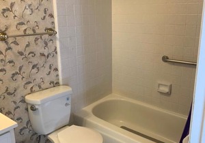 Double Bed Hotel Style Suite-B04