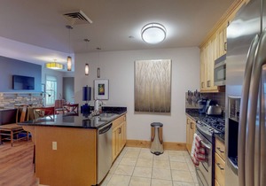 Downtown lakefront luxury condo w/patio & shared hot tub/pool in Sandpoint