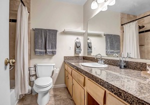 Friendly Lounge w/ Pool & Grill - 5 Mins from Old Town