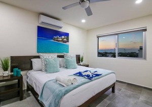 Joint 4BR Penthouse Rooftop pool Wifi/AC Sleep 14!