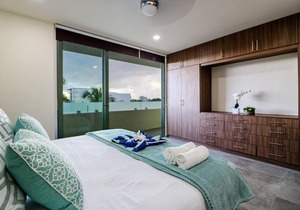 Joint 4BR Penthouse Rooftop pool Wifi/AC Sleep 14!